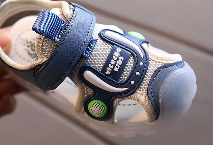 2026 LED Leuchtende Kleinkinderschuhe | Cartoon-Cowboy-Sandalen & -Hausschuhe mit weicher Sohle, Unisex-Sommerschuhe für Kinder – Detail 6