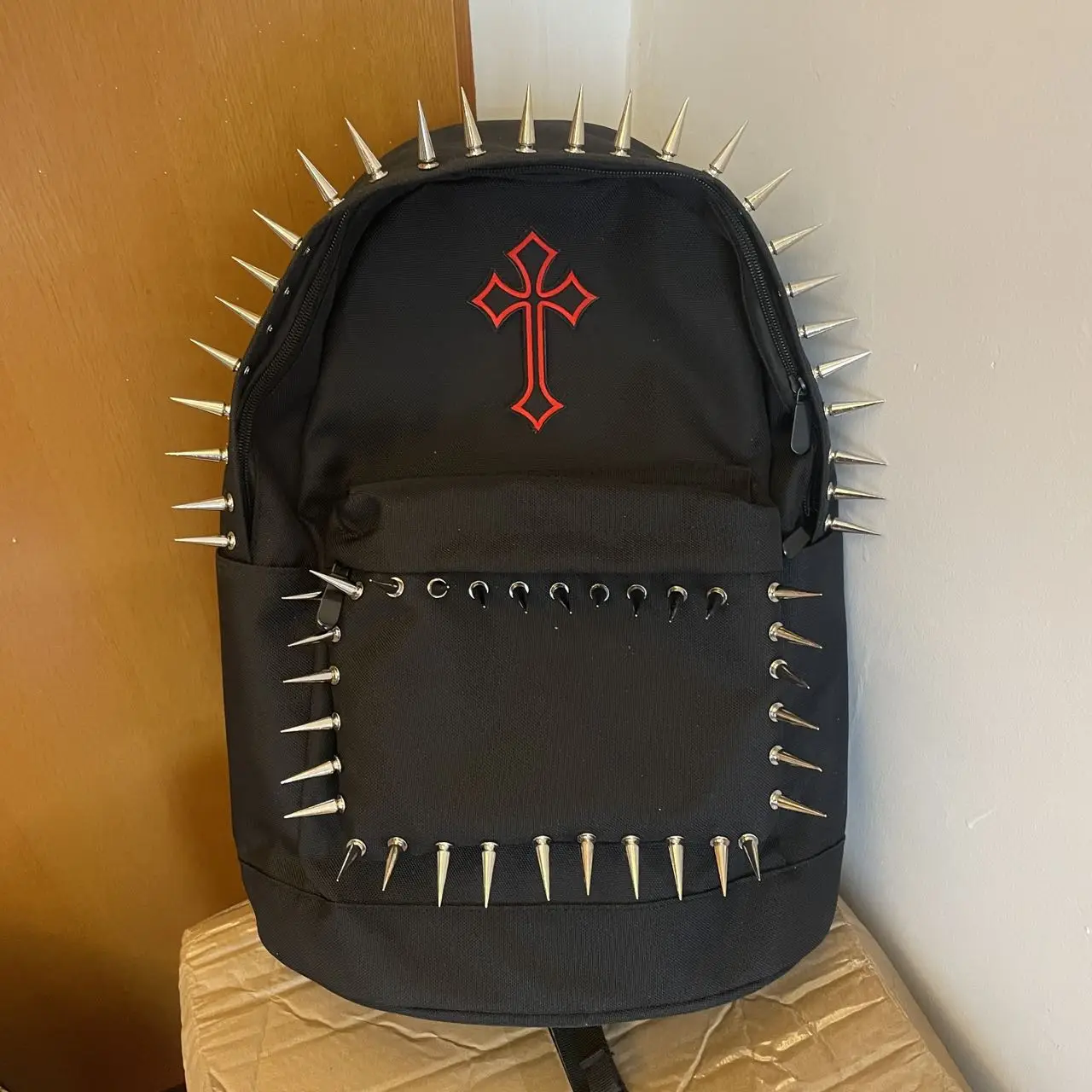 sac-a-dos-avec-applications-croisees-pour-hommes-sac-a-dos-punk-a-rivets-grande-capacite-sacs-a-dos-tendance-pour-femmes