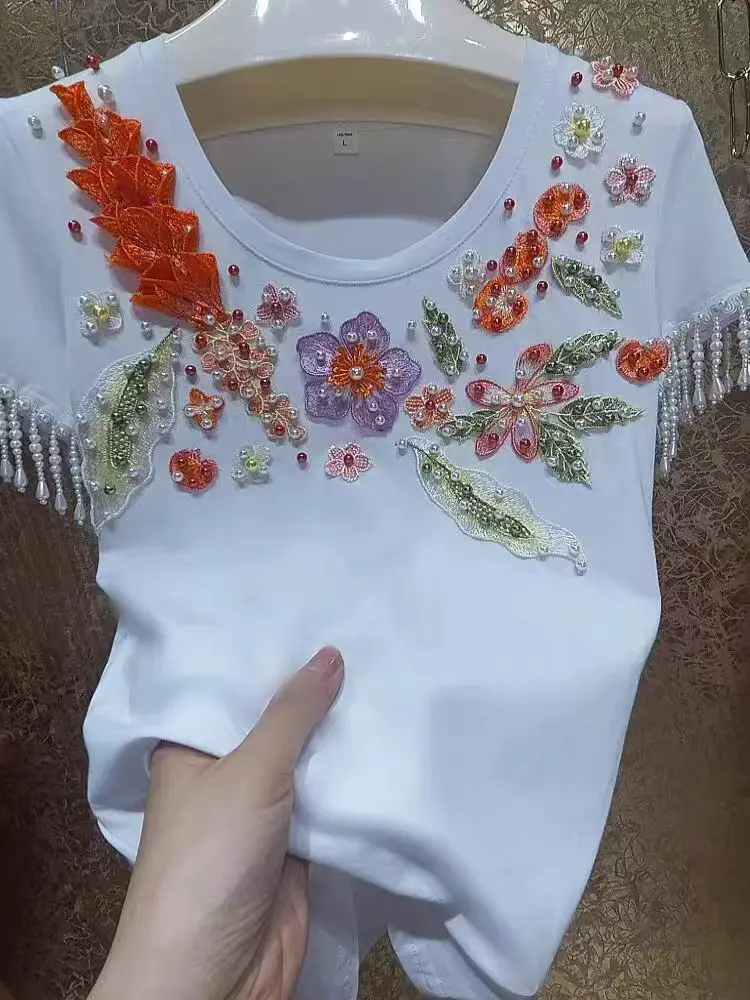 Novità nel 2024 t-shirt In cotone con cuciture nappa con ricamo floreale per t-shirt a maniche corte da donna magliette bianche