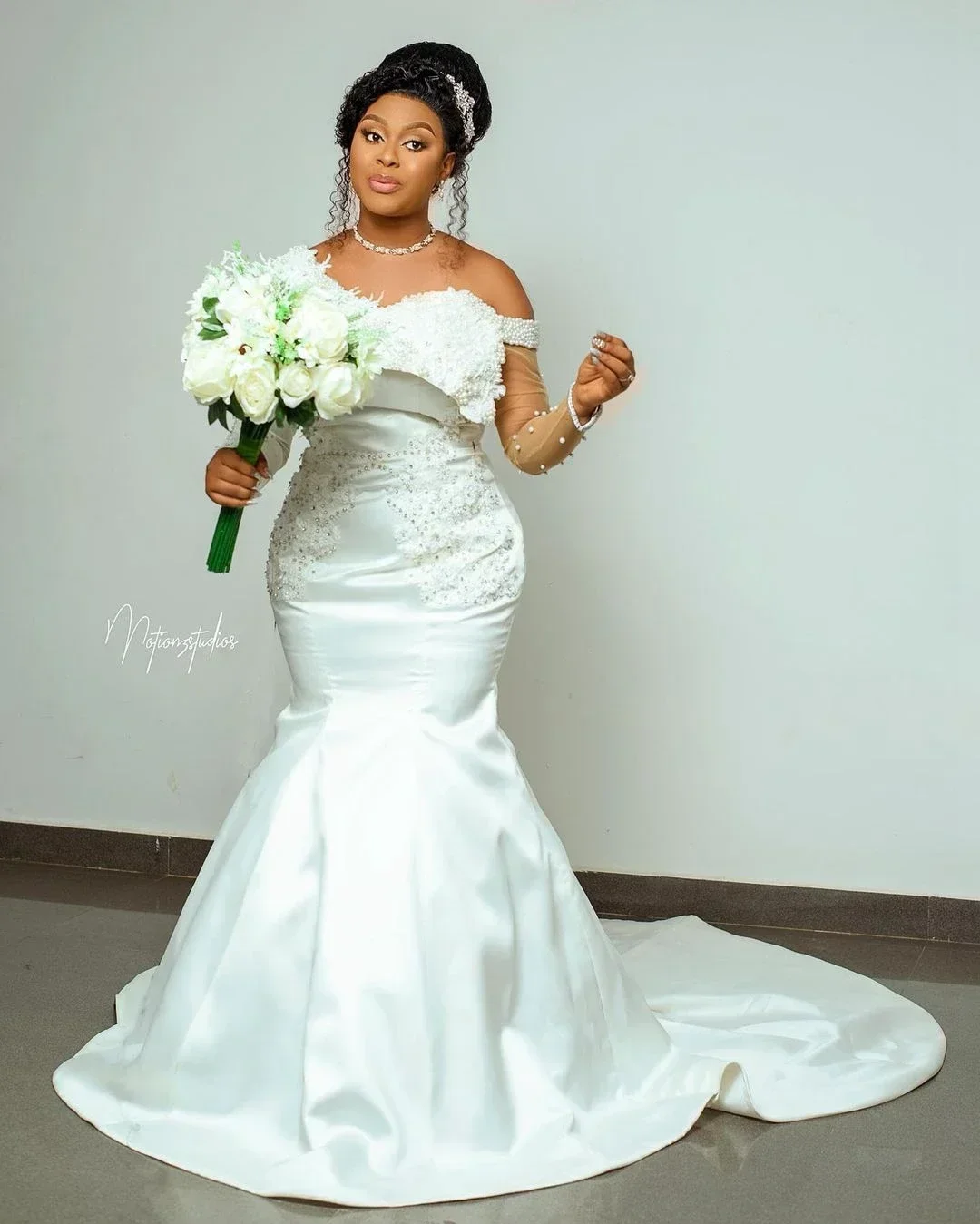 Personalizado fora do ombro apliques pérolas vestido de casamento trem varredura vestido noiva sem costas sereia vestidos de noiva