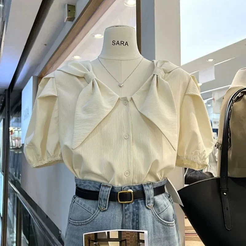 

Лето 2025 г., корейская милая рубашка с пышными рукавами, женская дизайнерская блузка с v-образным вырезом и коротким рукавом в консервативном стиле