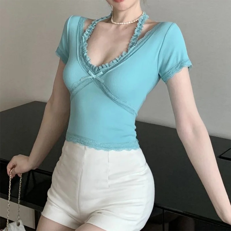Y2k Vintage Girl Top T-shirt lavorata a maglia con finiture in pizzo T-shirt estiva sexy con scollo a V a maniche corte da donna Top corto bianco