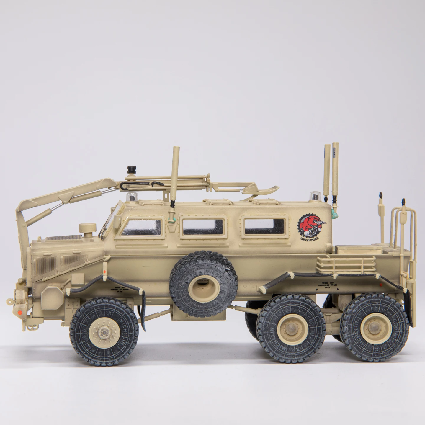

1: 72 TF8375 Buffalo Engineering Vehicle Model (Movie Coating) Finished Model