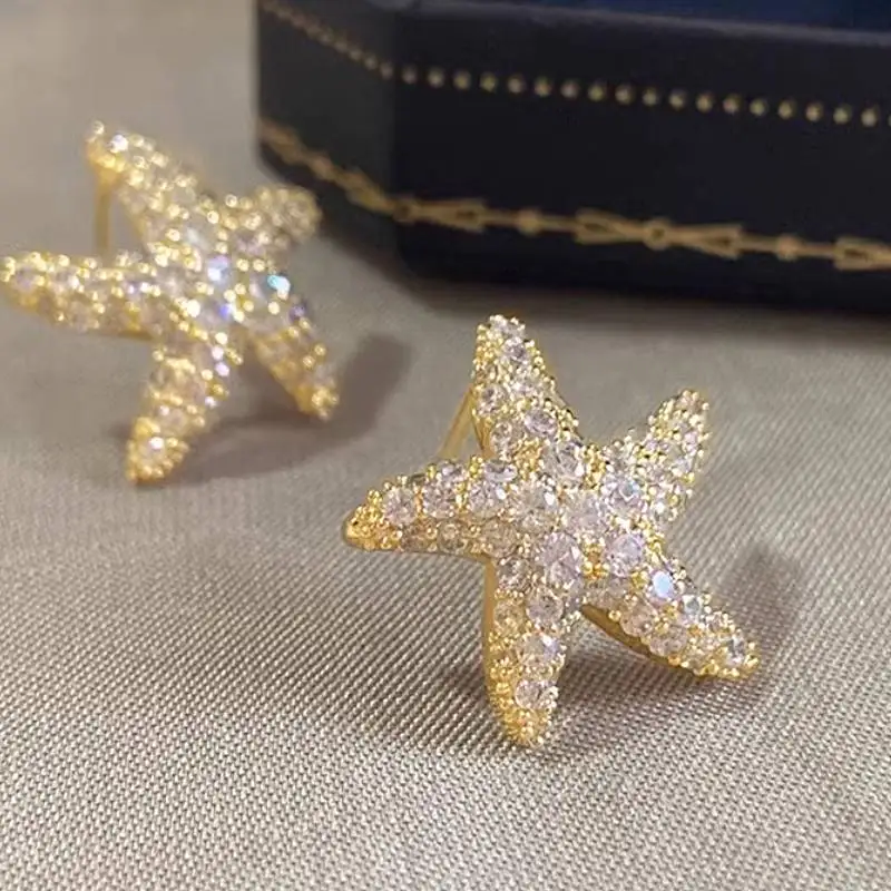 Huitan Ohrstecker im frischen Stern-Stil für Damen, voller Glanz, CZ, trendige Hochzeitsaccessoires, goldfarben, vielseitiger Schmuck für Partys