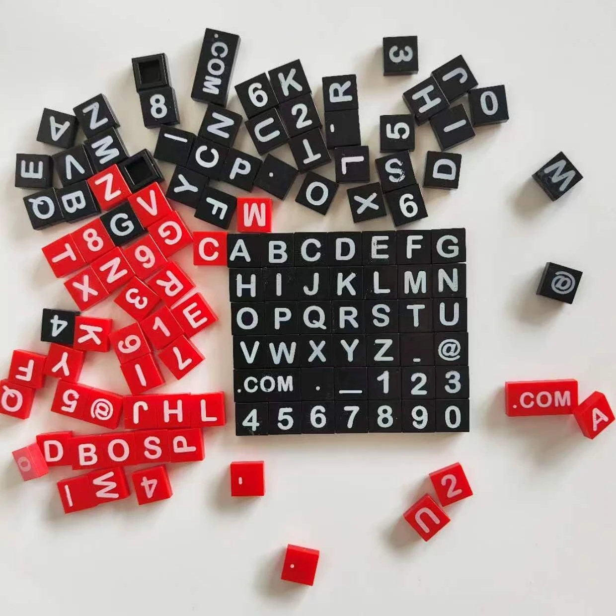 41PCS Educational Small Block Set 1×1 Tile Component Letters and Numbers Model 3070 Suitable for Assembly with Brick-based Toys