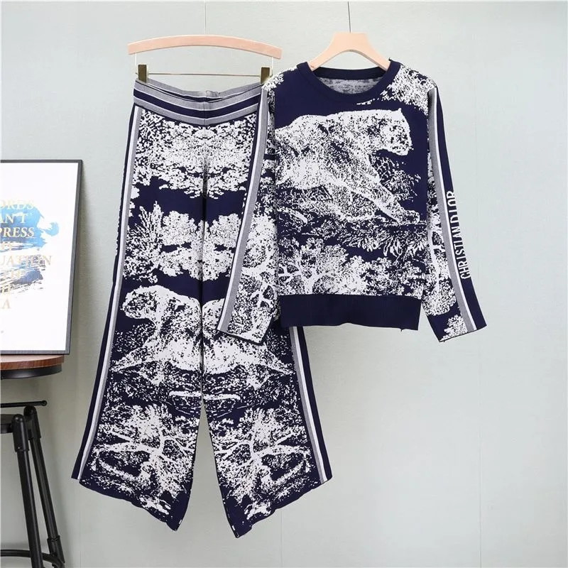 

The new autumn winter artistic atmosphere knitted print set women's round-neck knitted sweater and wide-leg long pants is trendy