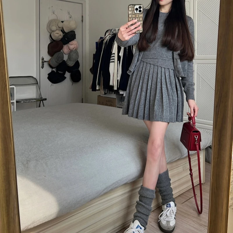 

Thin Gray Crew Neck Long-sleeved Cardigan Short-sleeved Knitted Sweater Slimming Skirt Women's New Fashion Suit for Early Autumn