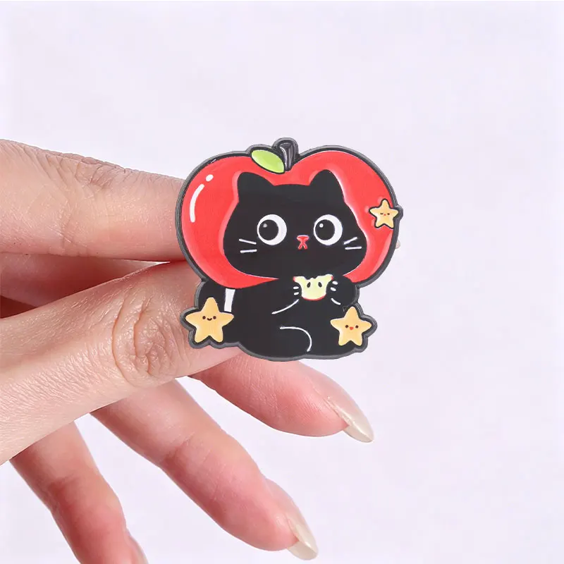 Schwarze Katze Apfel Cartoon Emaille-Pin Niedliches Frucht-Tier-Design Metall-Brosche Rucksack Revers Hut Anstecknadel Lustiges Schmuckgeschenk für Freunde – Detail 2