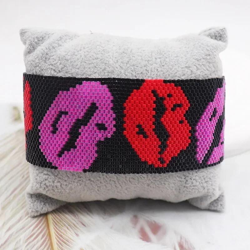 ZGMXR Bohemia Hand Knitted Rice Bead Bracelet Adjustable Gradient Color Lip Design Originality Fashion Accessory for Women