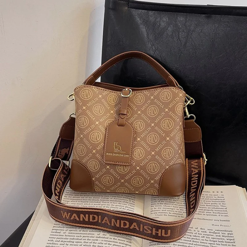 

Elegant Women's Tote Bag Made Of Premium Leather Boasting Famous Designer Inspired And Trendy Commuter Style​