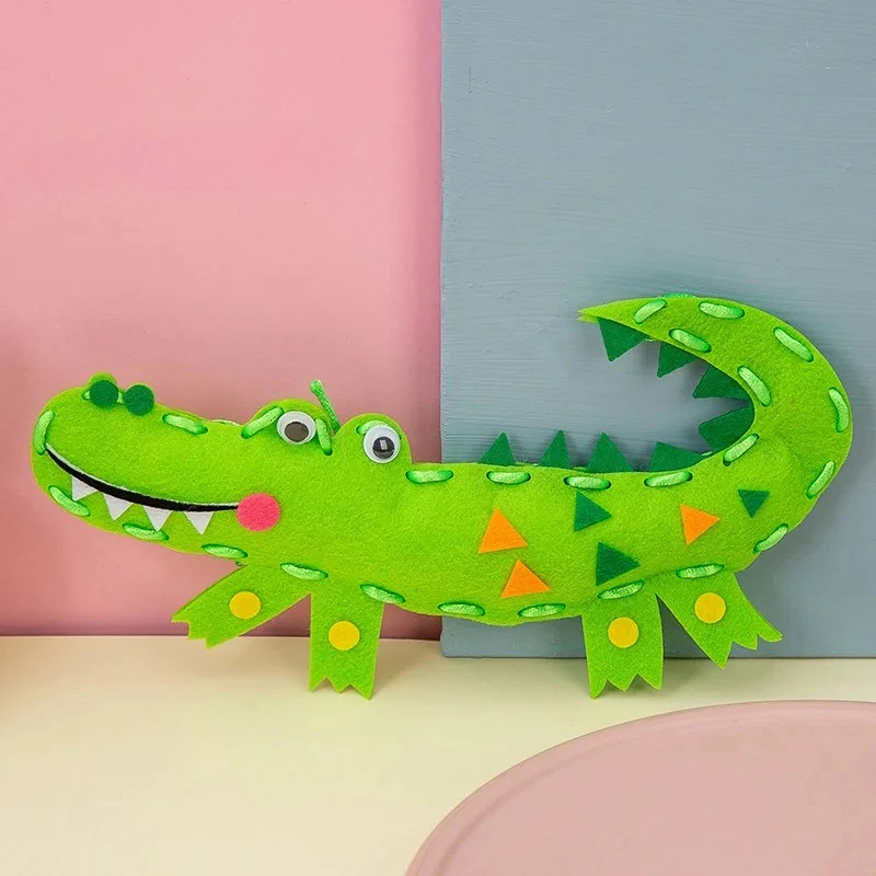 Zestaw do szycia dla początkujących dla dzieci, 8 projektów zwierzątek, zabawki do szycia z nitką w stylu kreskówkowym 3D, rękodzieło dla dzieci, rozwój umiejętności artystycznych.