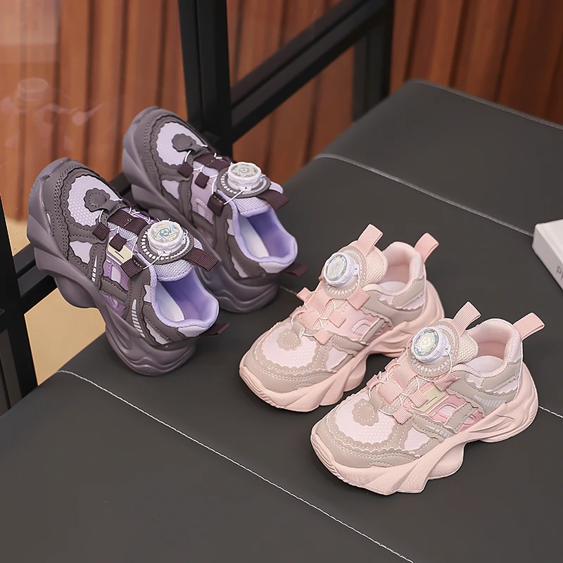 

Студенческие кроссовки с вращающейся кнопкой, детские кроссовки, модная толстая мягкая подошва, новинка 2025, модная спортивная обувь для девочек, нескользящая