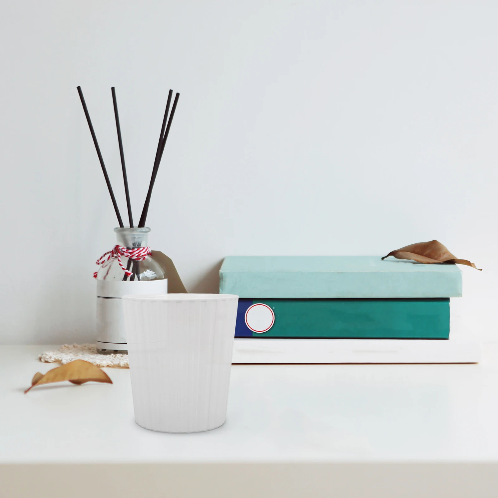 

Small Trash Can White Tall Waste Bin Desktop Garbage Container Office Mini Bucket Living Room Paper Pulp Holder Lightweight