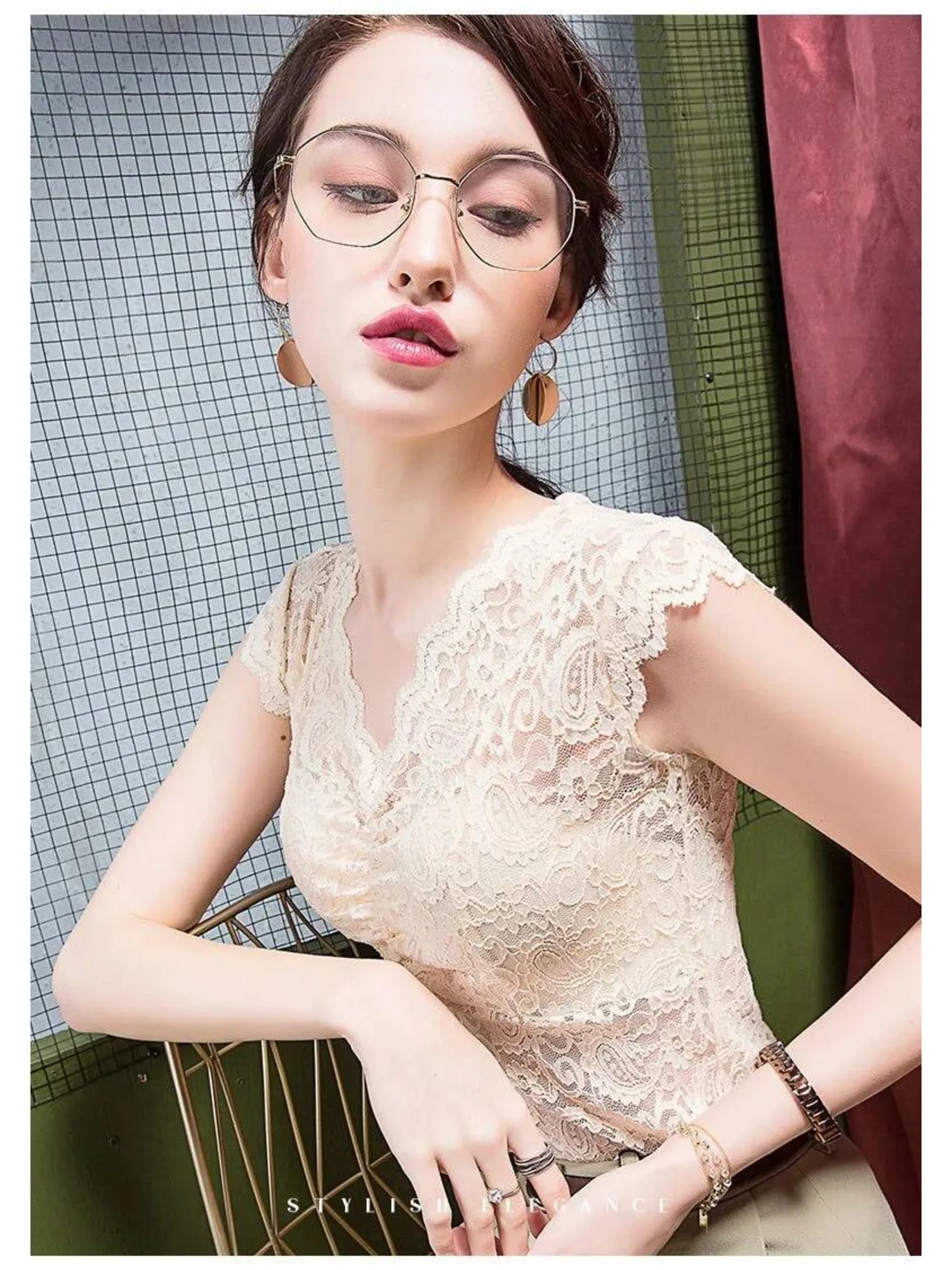 슬림핏 라인댄스 라틴 여성 왈츠 탑 2025 여름 신상 클래식 코스튬 재즈 V넥 모던 파티 레이스 K팝 무대 티셔츠