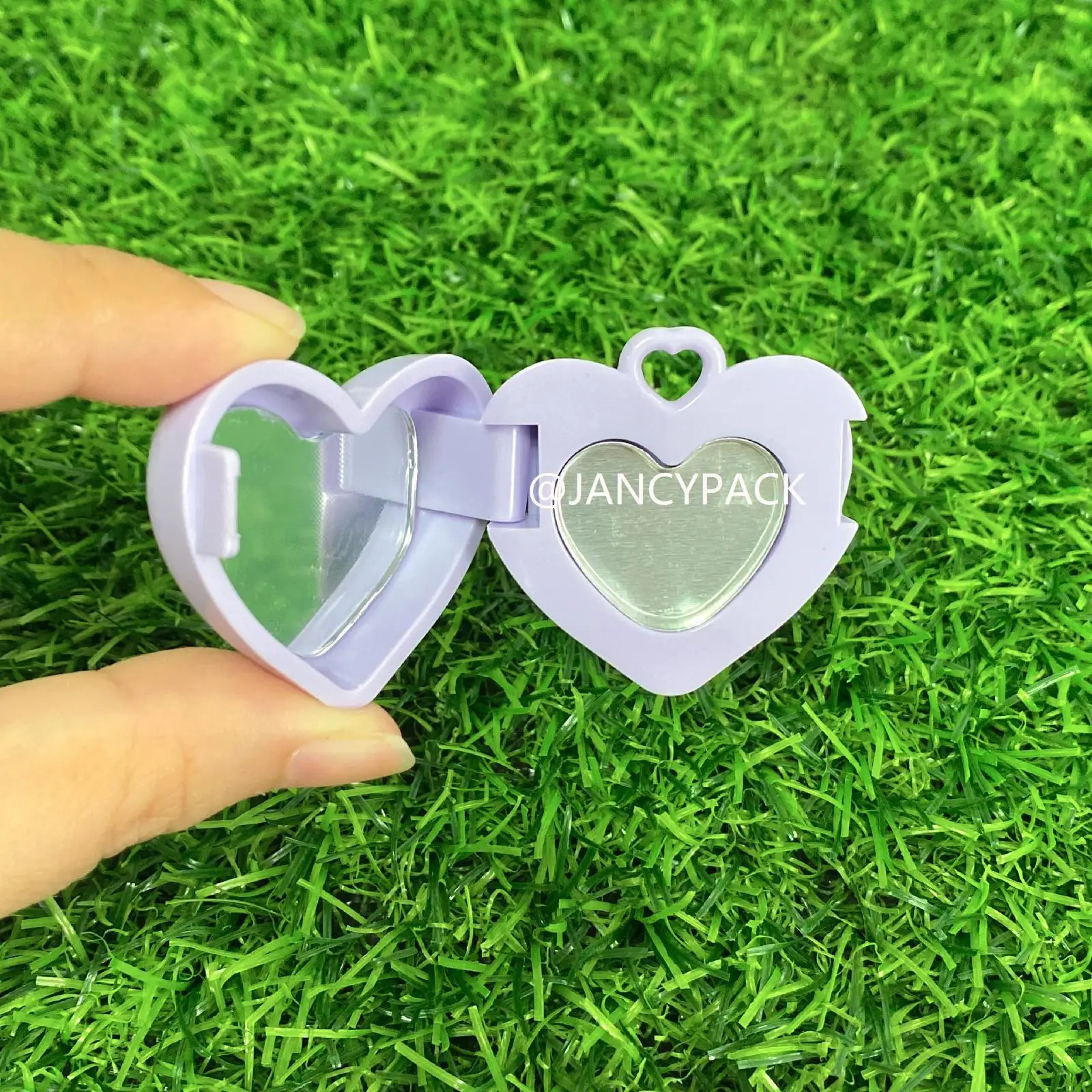0.4g Keychain Heart Shape Lip Balm Container with Mirror Lip Gloss Blush Makeup Lip Cream Makeup Compact Powder Eye Shadow Case