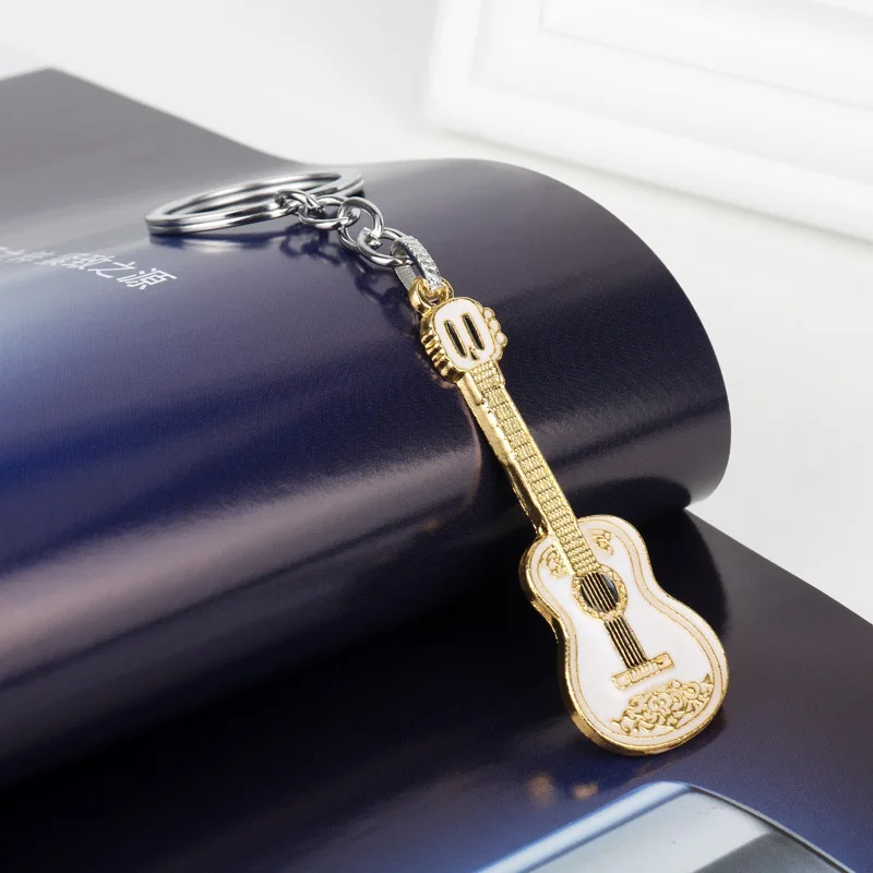 男性と女性のためのギターキーホルダー,車のキーホルダー,楽器ペンダント,ファッションアクセサリー,ギフト