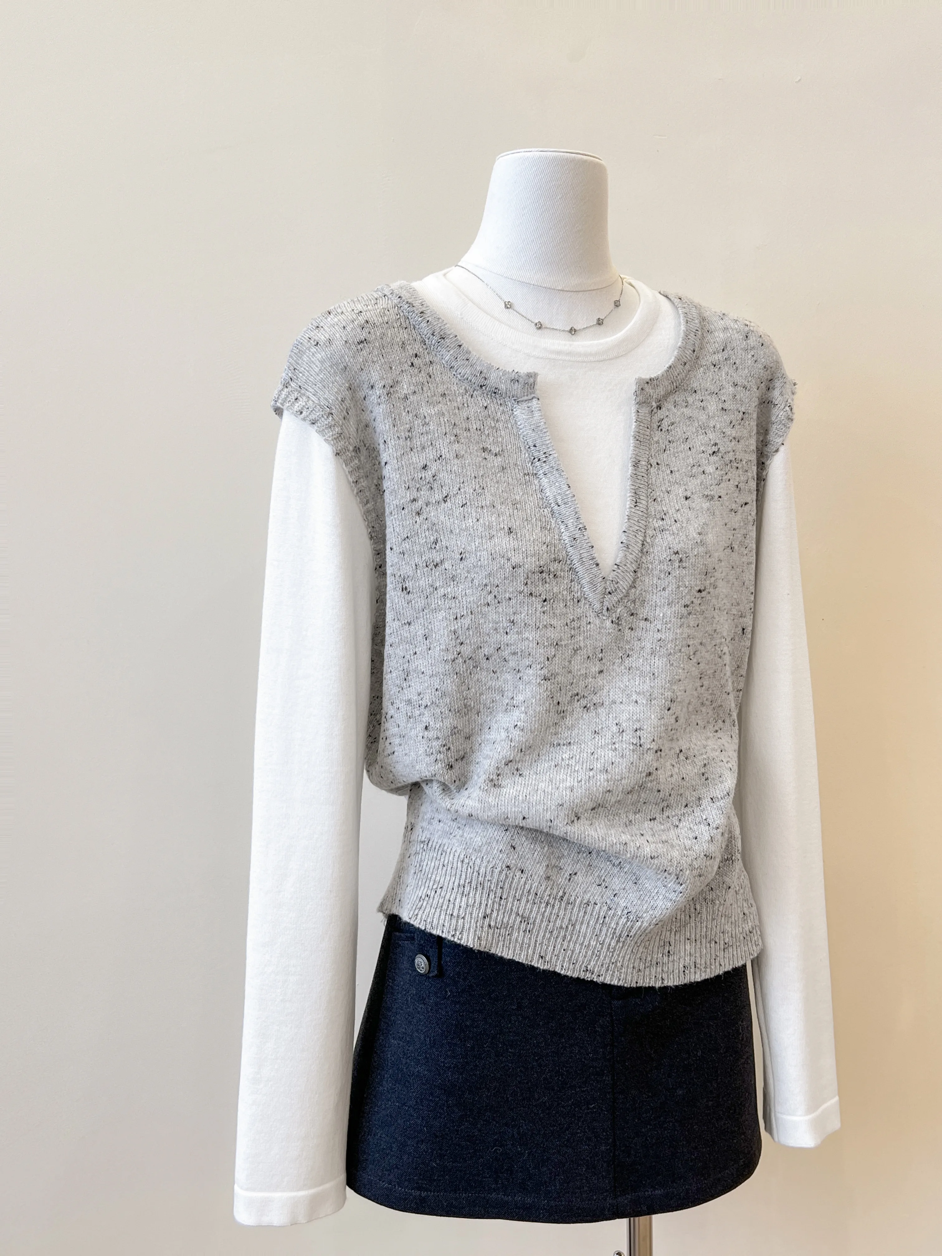 한국 스타일 기품 있는 니치 페이크 투피스 긴팔 니트 스웨터 2025 가을 신상 고급스러운 대비 색상