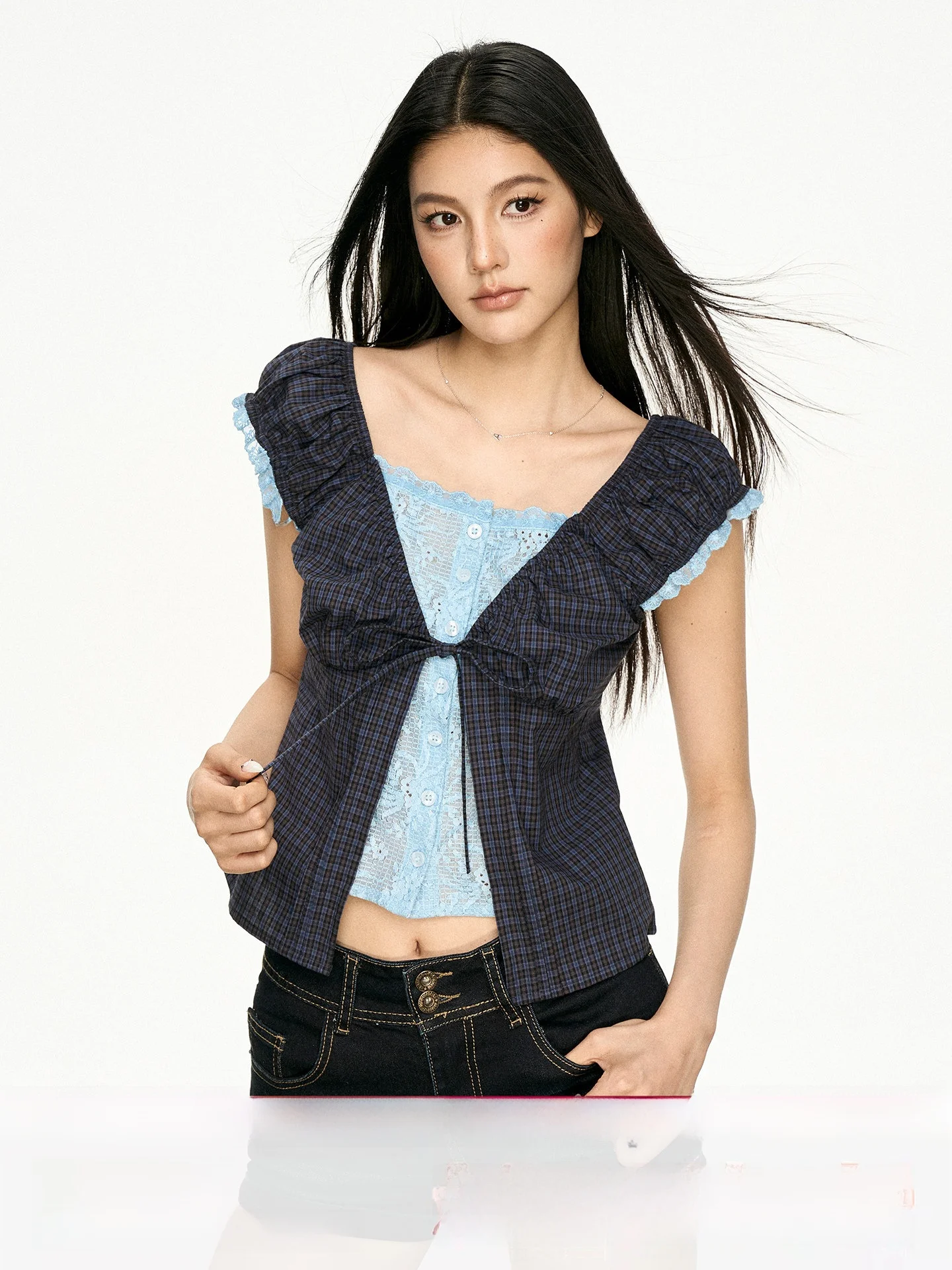 

Женская летняя футболка Aaisup с кружевными вставками и вырезами на талии, облегающий сексуальный топ с V-образным вырезом