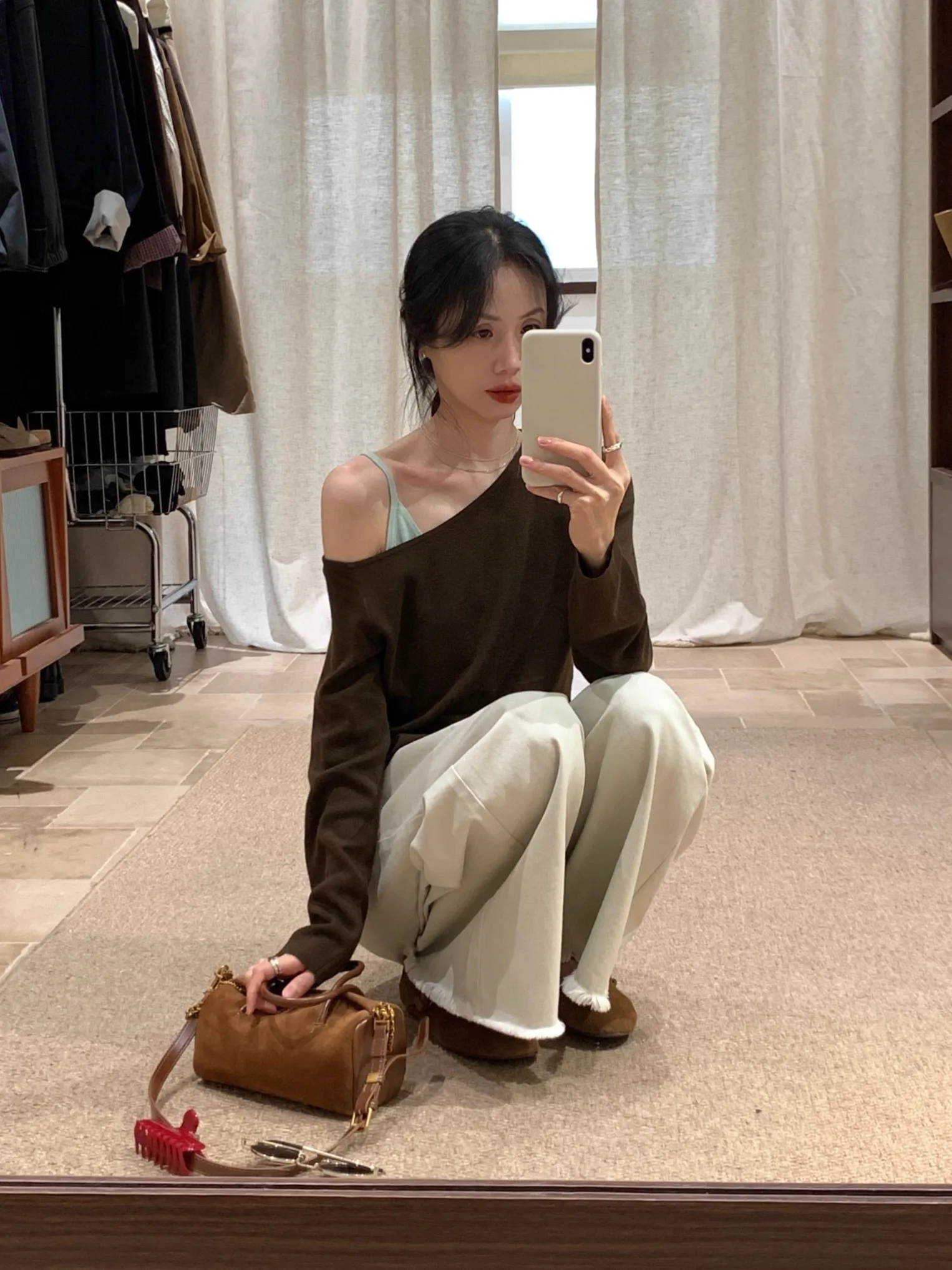 

Женский трикотажный топ BRIVIN, цвет кофе, асимметричный, с цветными вставками, длинный рукав, облегающий крой, осенний дизайн