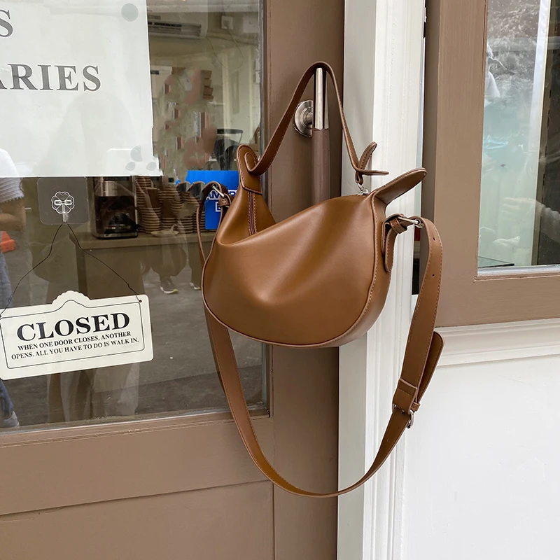 Fashion Large Capacity Saddle Bag Handbags New PU Leather Shoulder Bag 2022 Texture Shopping Bag Zipper Embossed Underarm Bag