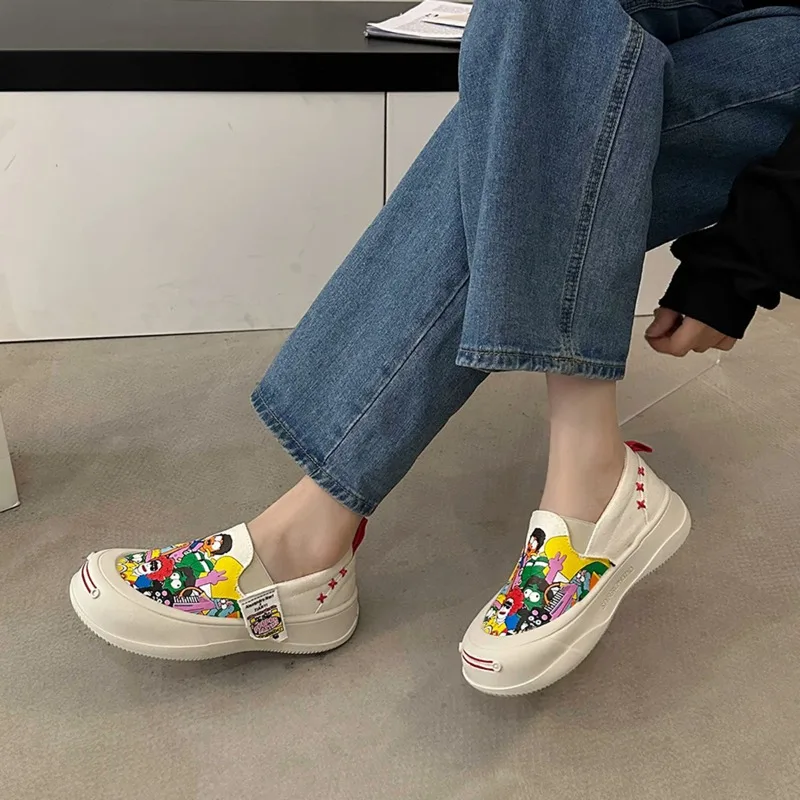 Large Size Graffiti Personality Canvas Shoes New Women 2024 Spring New Muffin Bottom Round Head Thick Sole Fashion Woman