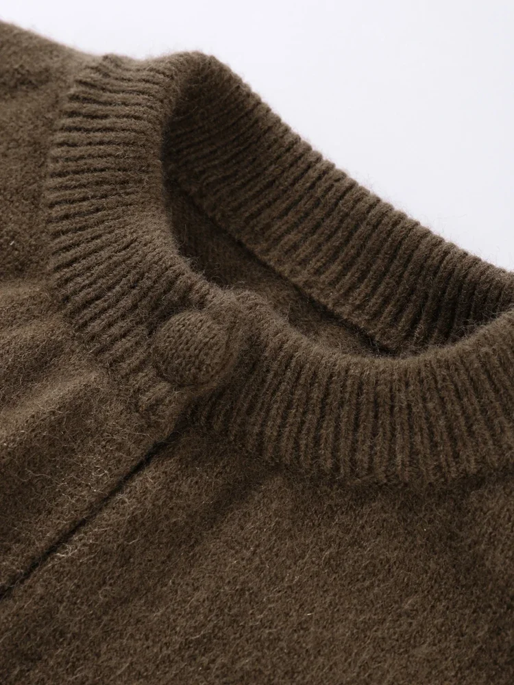 Damskie swetry dzianinowe w kolorze czekoladowym, z okrągłym dekoltem, zapinane na jeden guzik, z długim rękawem, grube, ciepłe, uniwersalne, na jesień 2025.