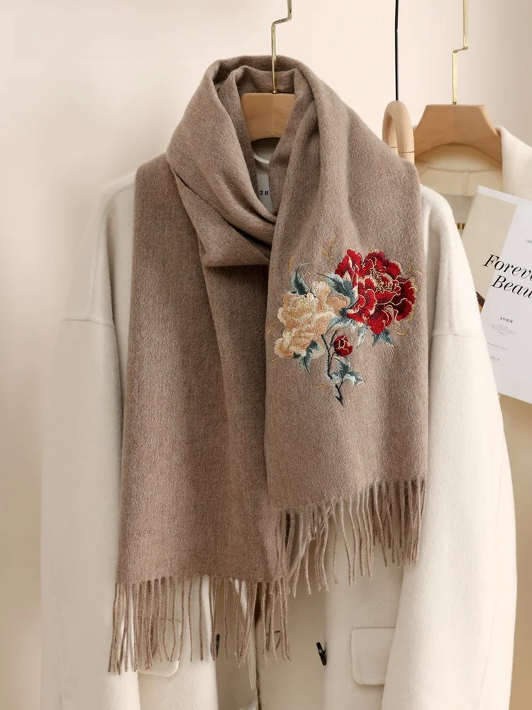 bufanda-de-lana-bordada-para-mujer-nueva-coleccion-otono-invierno-abrigo-exterior-regalo-de-cumpleanos-para-mama-recuerdo-practico-calentador-de-cuello