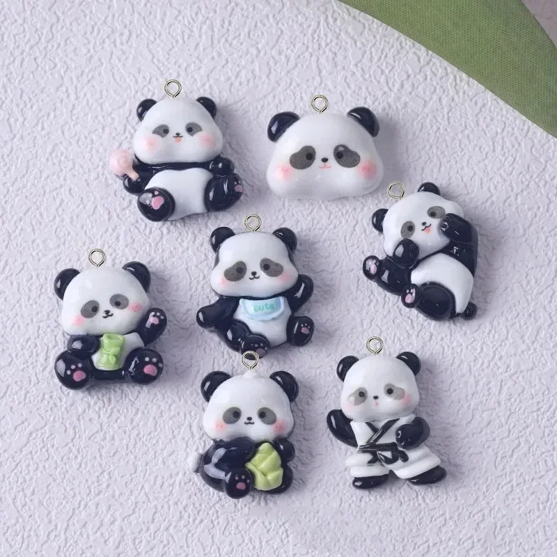 10 unidades de adorables dijes de resina con forma de panda, con acabado brillante, pequeños colgantes de animales, materiales para manualidades, ideales para la creación de pendientes, llaveros y joyas.