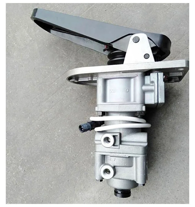 

High-quality Foot Brake Valve with Pedal 037 1111 4613180250 Bus Brake Pedal Assembly