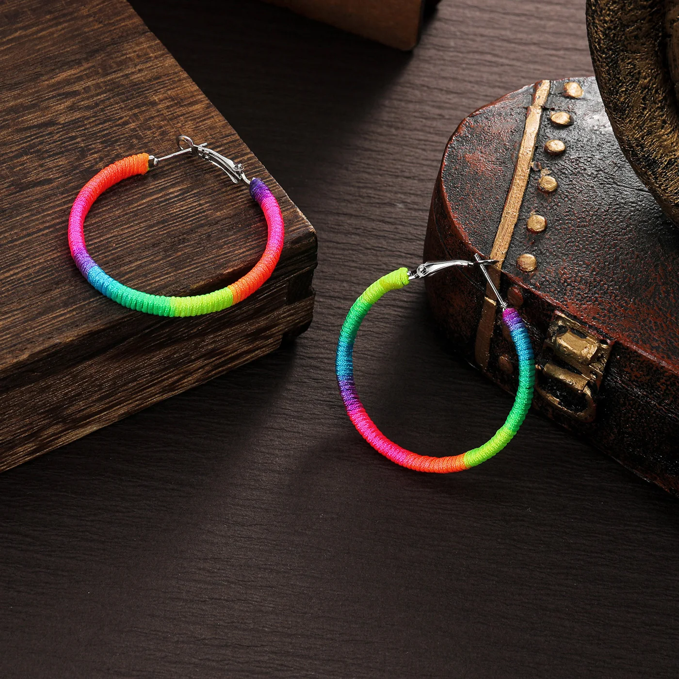 Summer vacation style colorful rope woven circular women\'s earrings