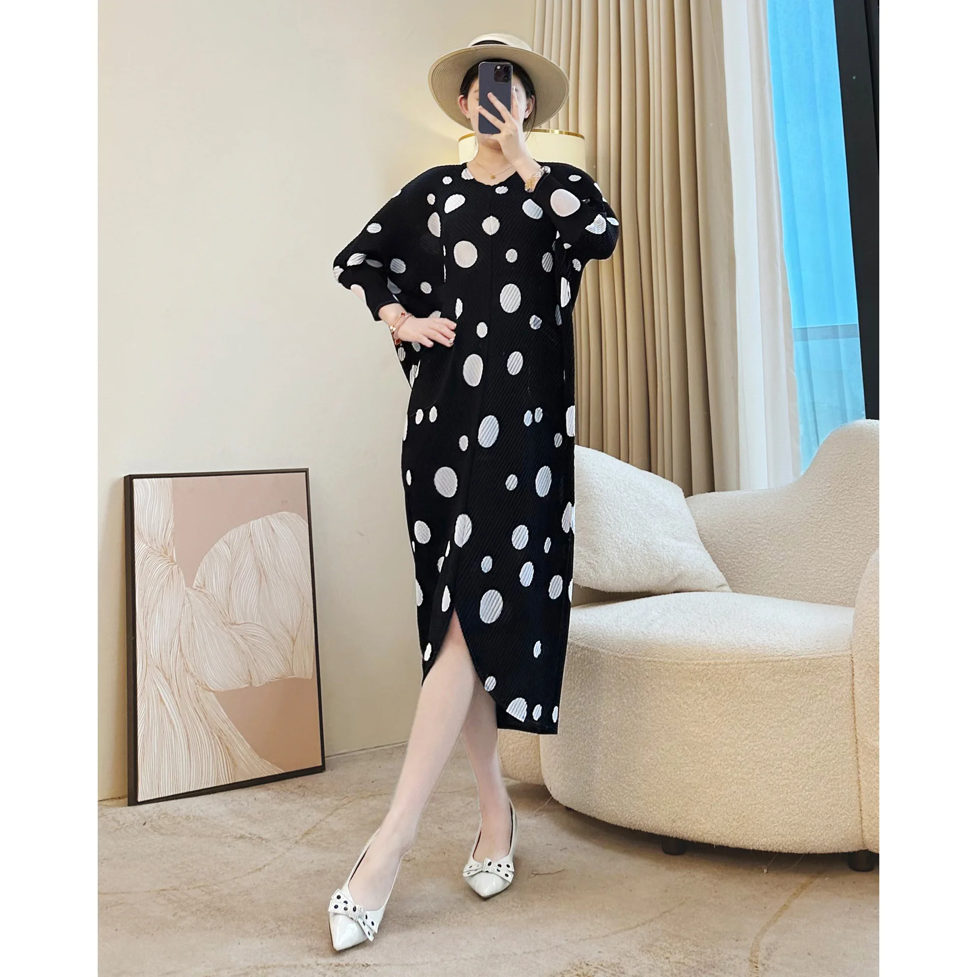 

Miyake Black and White Colorblock Design Women's Pleated Dress Dot Printting Round Collar Batwing Sleeve Clothing Chic
