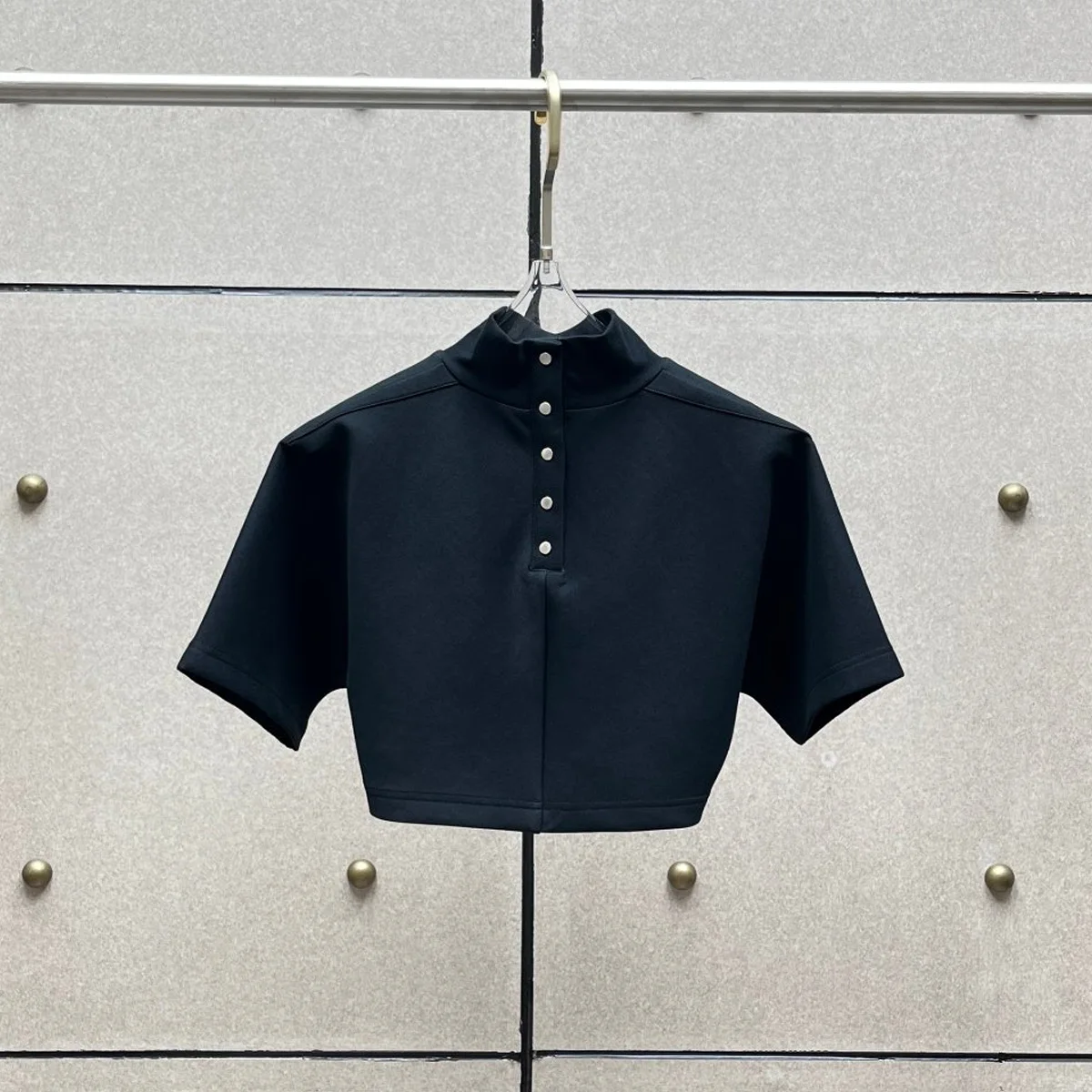 High Quality Women Mock Neck Cropped T‑Shirt Button Placket Short Sleeve Solid Color Casual Crop Top