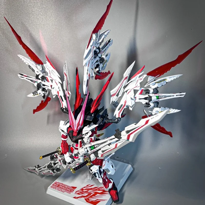 【IN MAGAZZINO】DABAN 8836 MG 1/100 Red Dragonics Astray Kit modello di assemblaggio MB Style MBF-P02 Action Figure Robot Modello in plastica Giocattolo