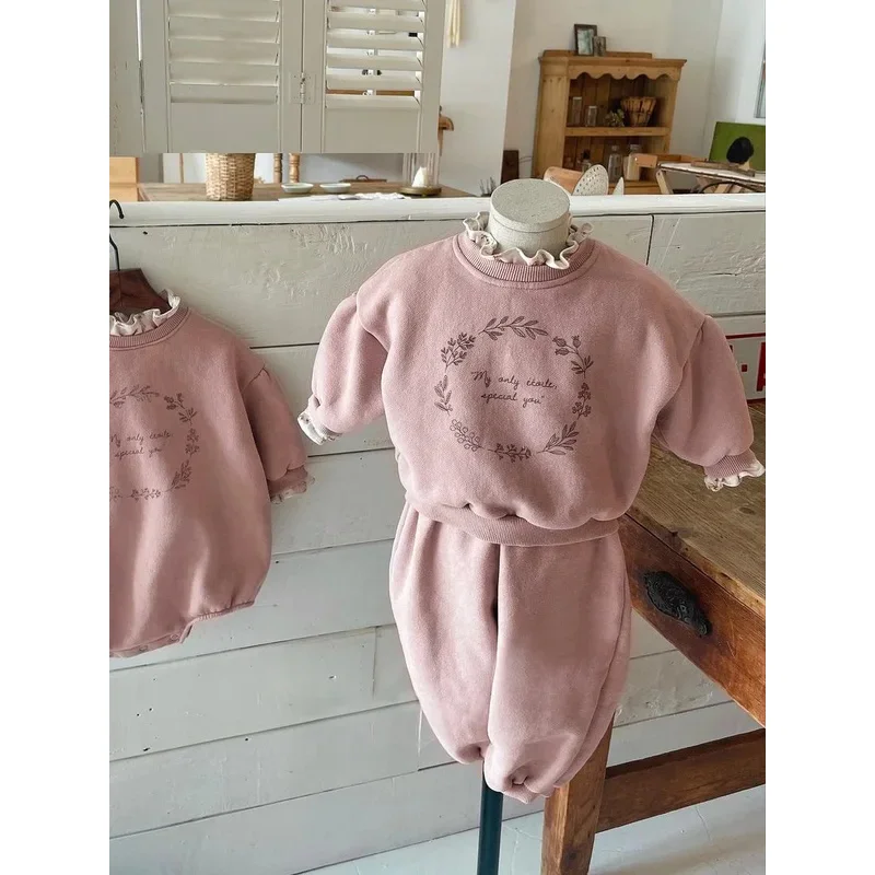 Conjuntos de otoño e invierno para niña y bebé, conjunto de sudadera gruesa de terciopelo, Tops con estampado de letras de algodón polar y pantalones lisos, 2 uds.