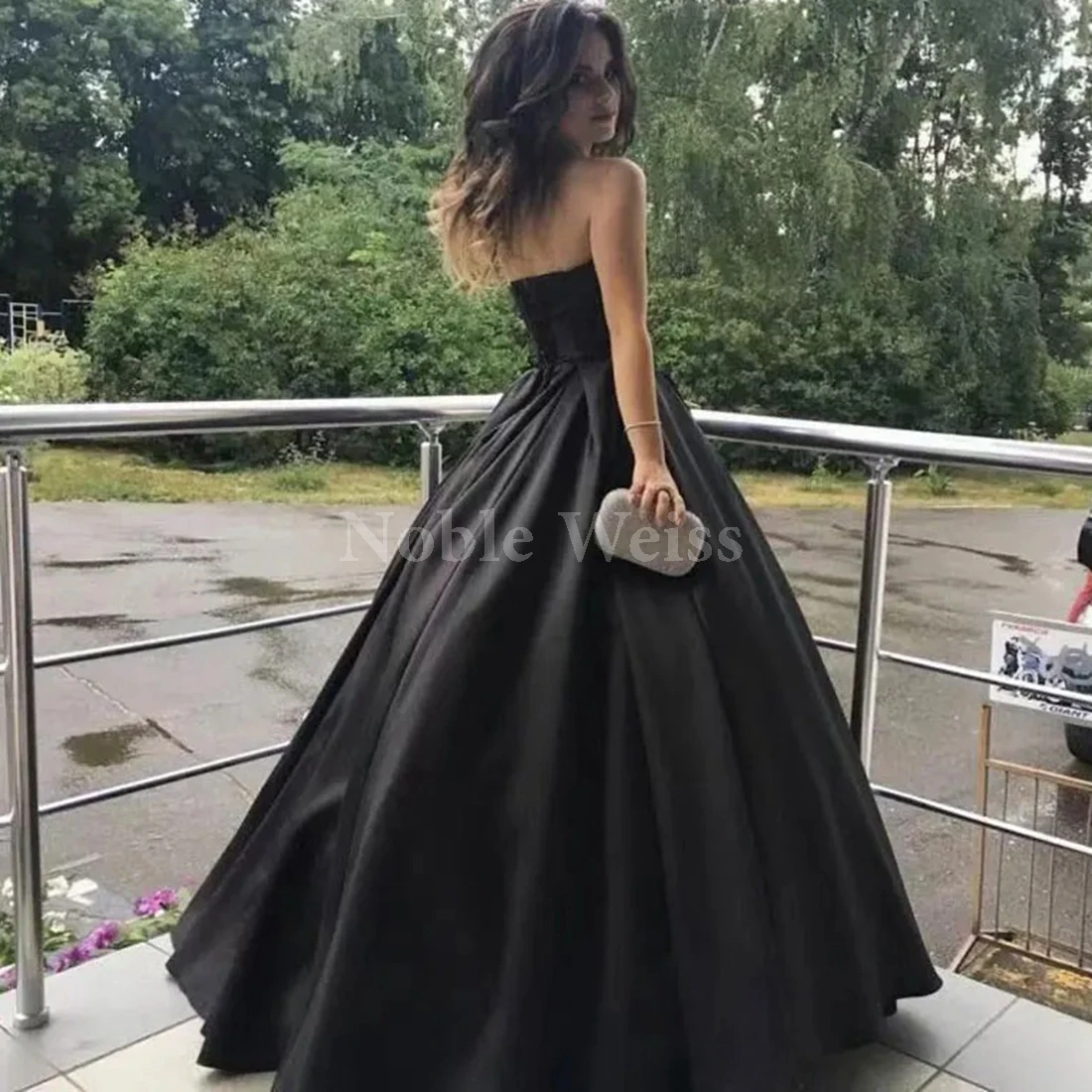 فستان سهرة من الساتان بدون حمالات على شكل حرف A للحفلات الراقصة بطول الأرض مخصص