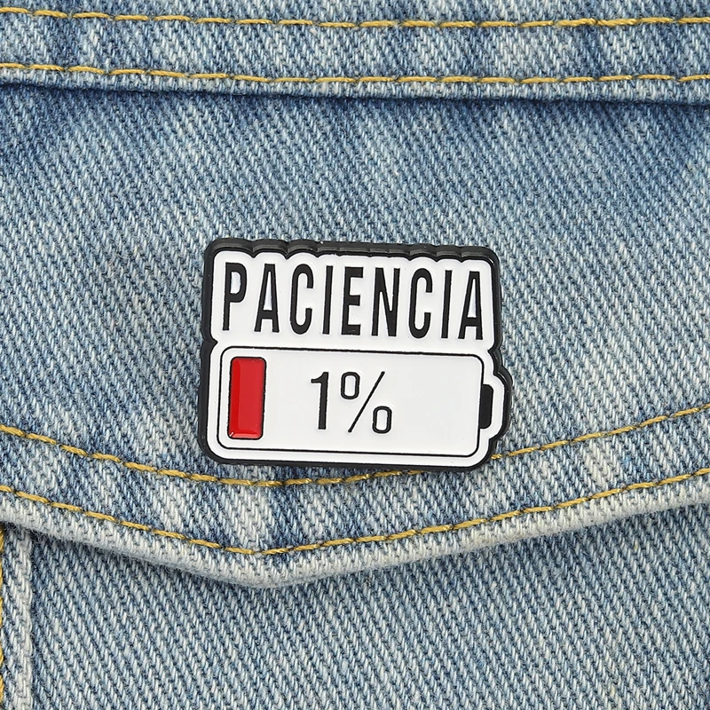 PACIENCIA 1 % Emaille-Anstecknadeln, benutzerdefinierte spanische Broschen mit niedriger Batterie, Anstecknadeln, modische niedliche Kleidung, Schmuck, Geschenk für Freunde