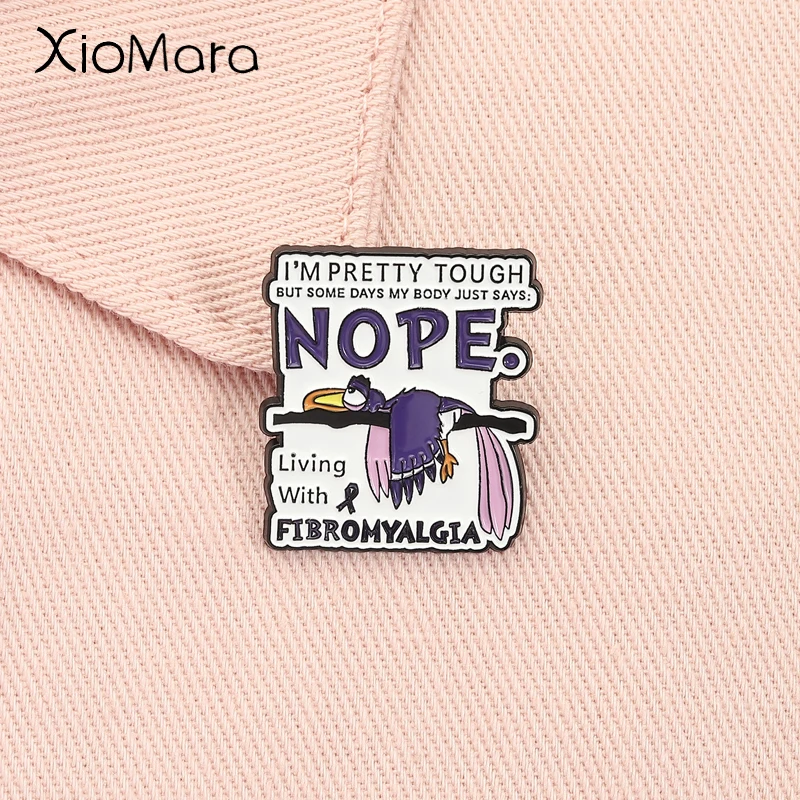 Broche esmaltado Living With Fibromyalgia, broche de cinta púrpura tucán, insignia para mochila de solapa, accesorios de joyería de moda, regalo para amigos
