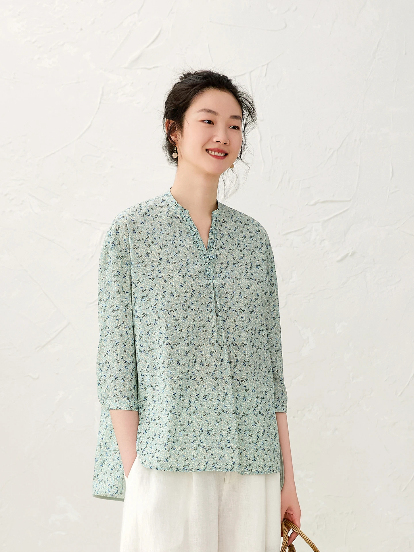 

Оригинальная хлопковая рубашка свободного кроя Ruyi с цветочным принтом, тонкий топ без рукавов с V-образным вырезом, удобный, дышащий, летний, модный, женский...