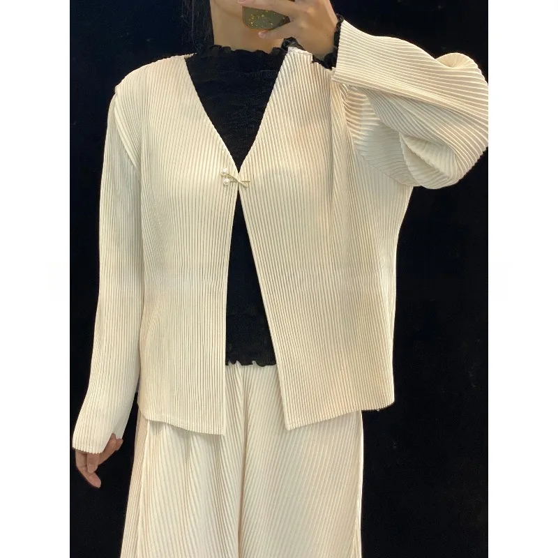 

Женский плиссированный жакет Miyake 2026: Новинка, простой кардиган с длинным рукавом, свободные повседневные брюки-арлекины, женский эластичный костюм для города