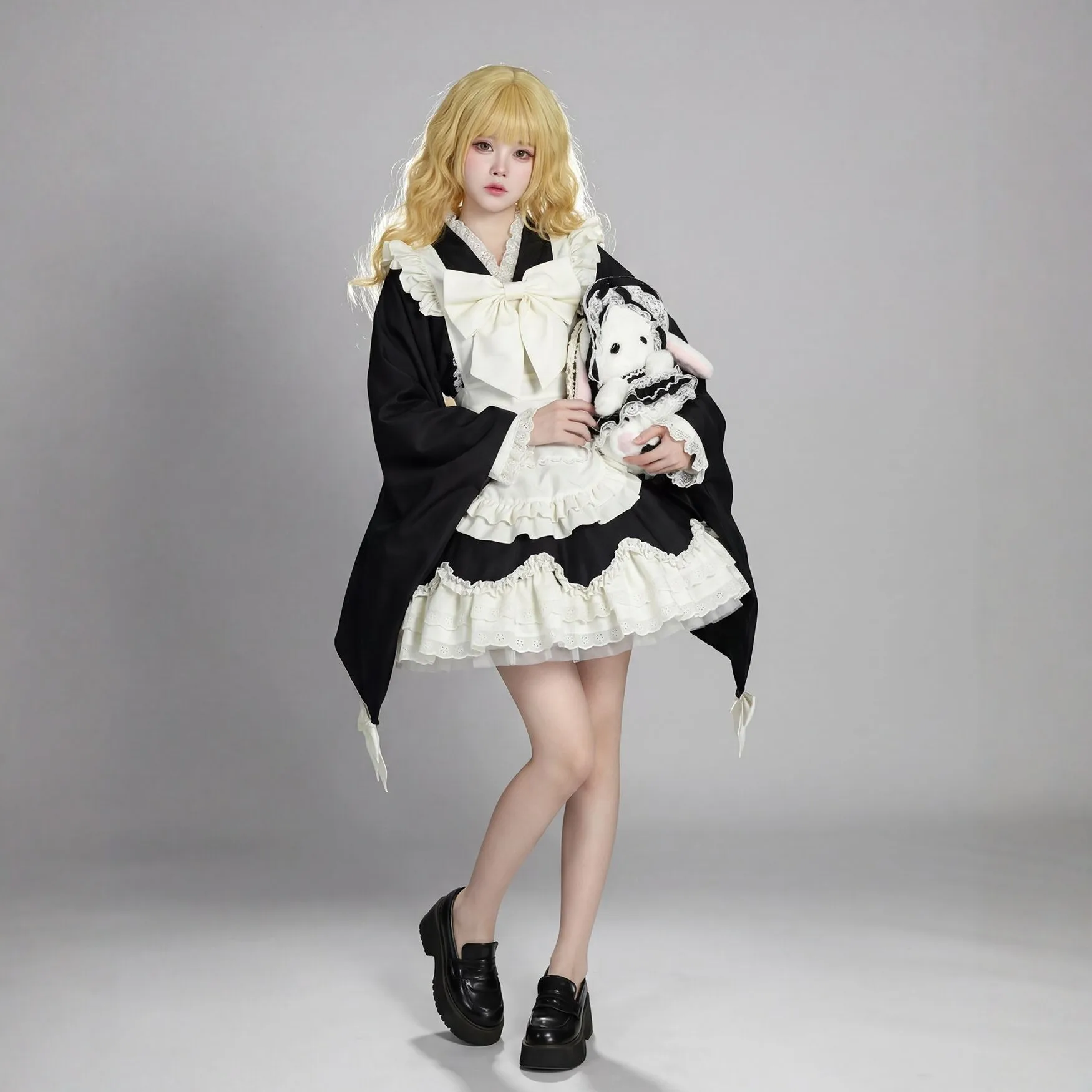

Black And White Maid Uniform Cosplay Anime Performance Dress Japanese Style Lolita Halloween Role-playing Costume