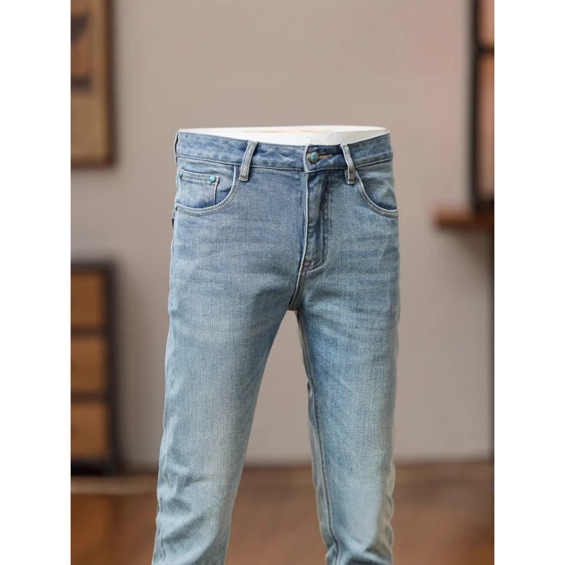 Otoño simple y versátil retro azul claro pantalones vaqueros de hombre ajustados pies pequeños moda casual versión coreana pantalones de hombre