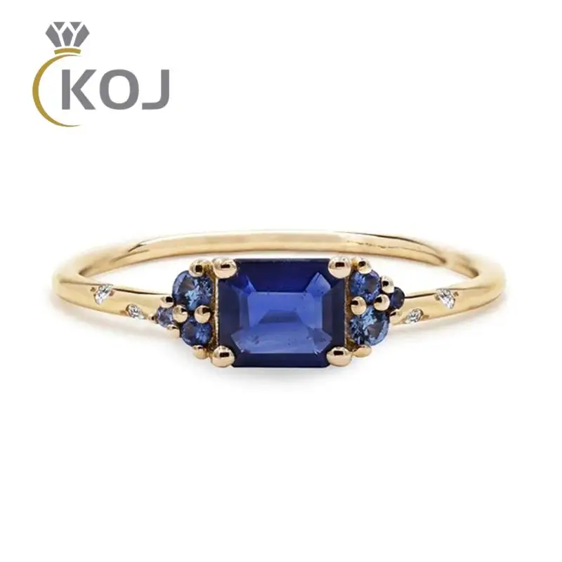 

Женское кольцо с голубым драгоценным камнем, из серебра 925 пробы