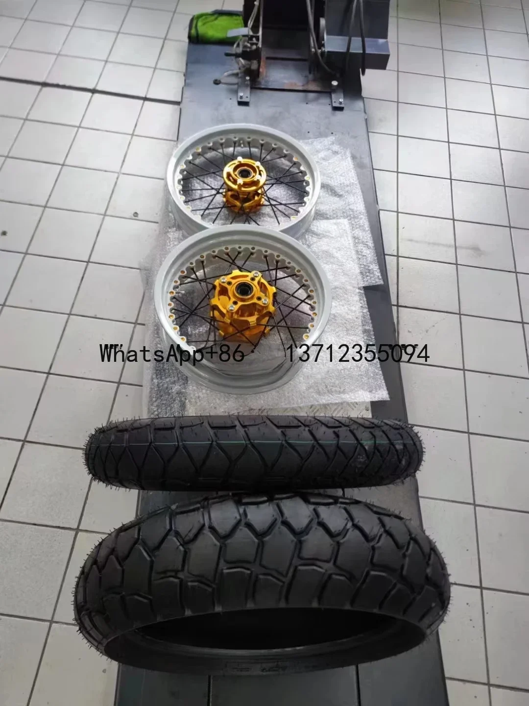 Ruedas de radios al vacío Ruedas sin cámara T100/T120 Supermoto 17 pulgadas Precio de fábrica