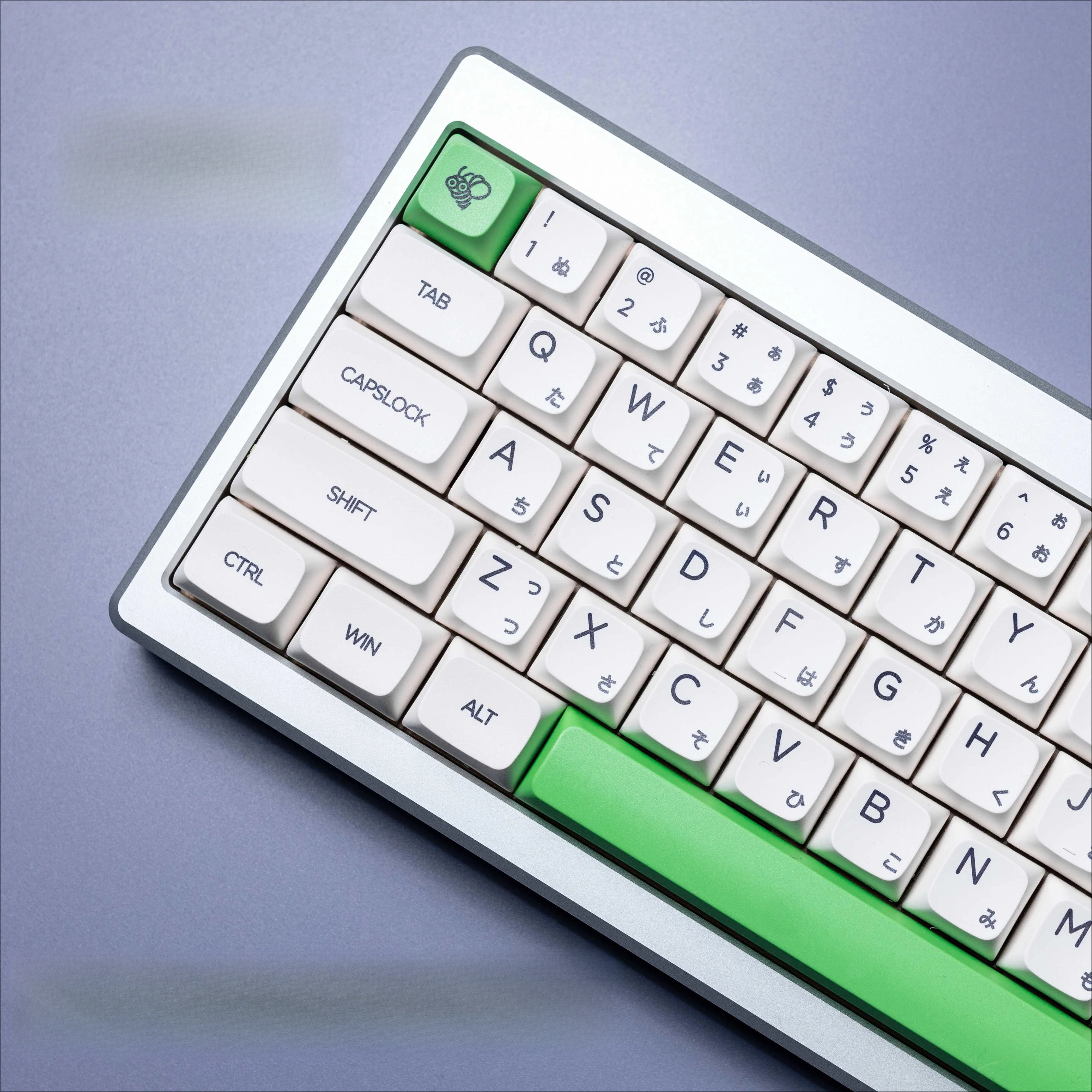 

Avocado milk, neon Japanese, minimalist white keycaps, ball caps, XDA-like height 140-key small full set