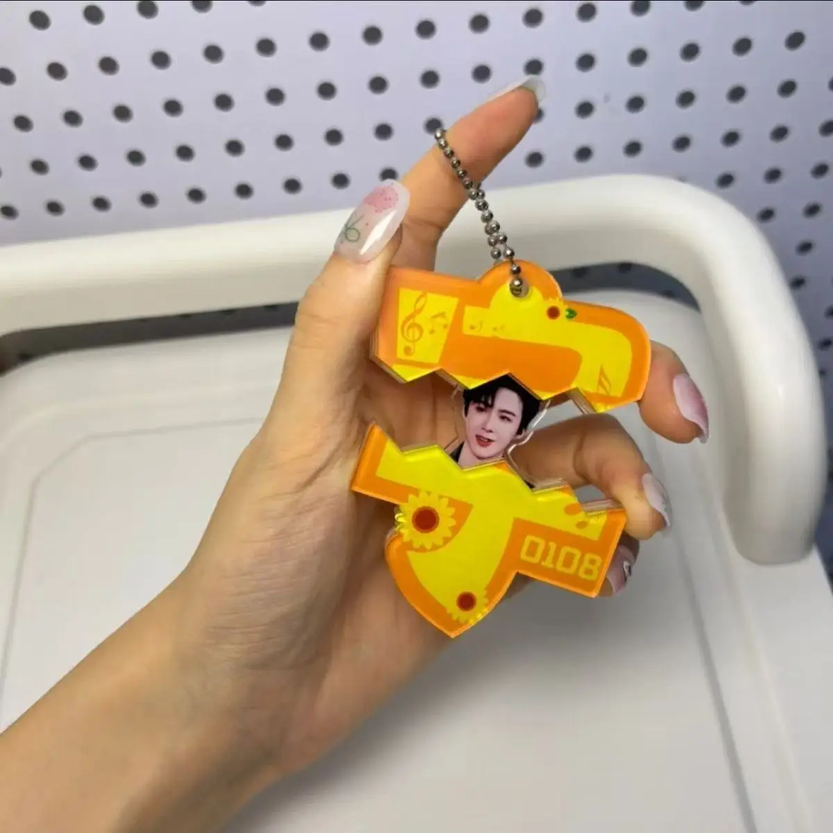 سلسلة مفاتيح هزاز من الأكريليك قابلة للسحب مصنوعة يدويًا من ليو يونينغ هدية إبداعية لعيد الميلاد 0108 #1