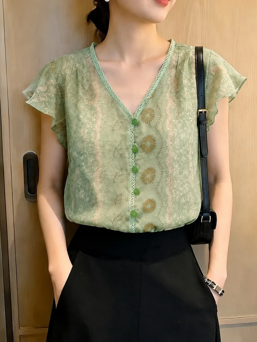 

Retro Floral Print Chiffon Shirt Lightweight Short Sleeve Elegant Lace Trim Summer Fine Shirt Korean Style Straight Cut Silk Top