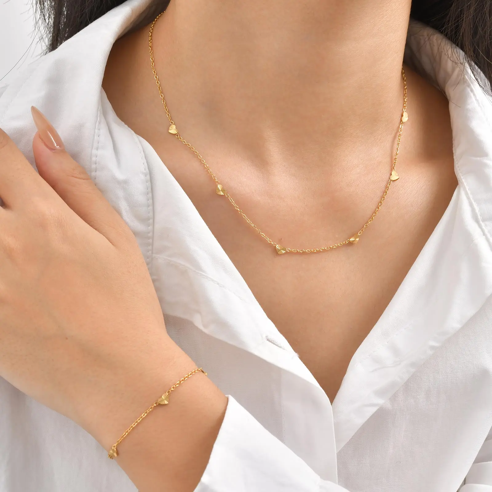 سوار على شكل قلب بسيط للنساء والفتيات، أساور سلسلة من الفولاذ المقاوم للصدأ باللون الذهبي، هدية مجوهرات عصرية لحفلات الزفاف
