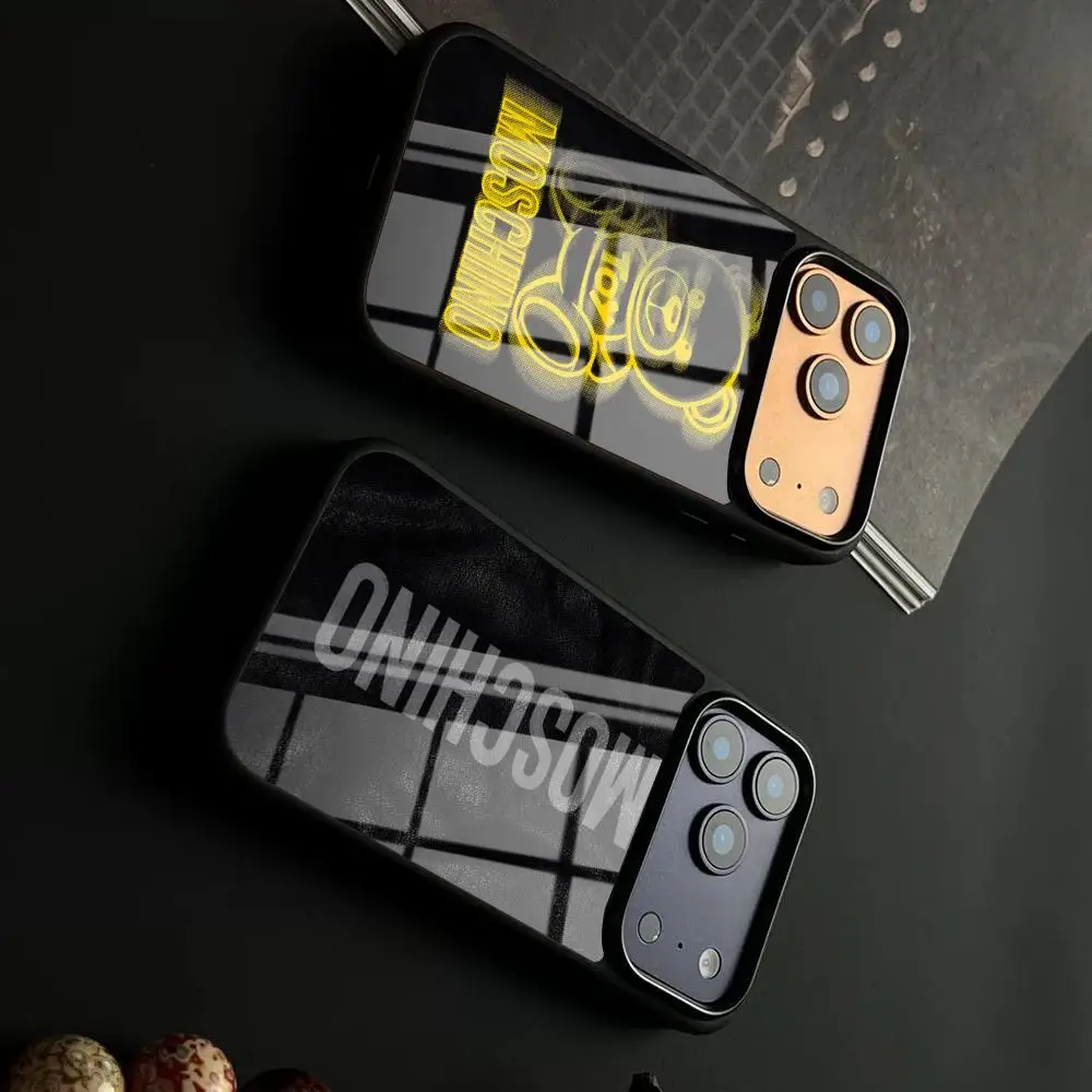 Capa de Celular Logo M-Moschino Es Bears PC+TPU para iPhone 17 Air 16 15 17 14 Pro Max 13 12 Cartoon 11 X XS XR Plus e Samsung S 26 24
