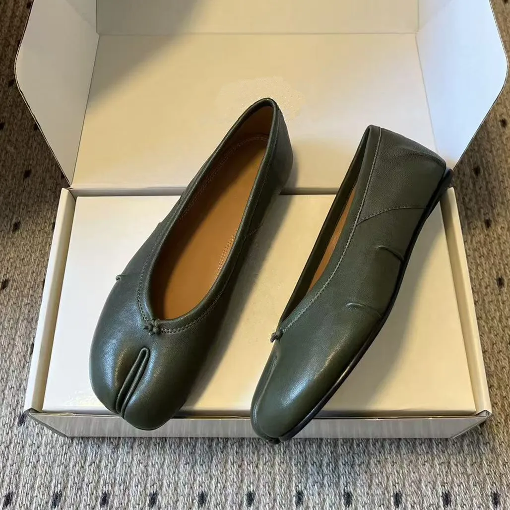 High Quality Niche Leather Women's Split Toe Shoes Flat Bottom Comfortable Single Shoes Wrinkled Pig Hoof Shoes Large 42