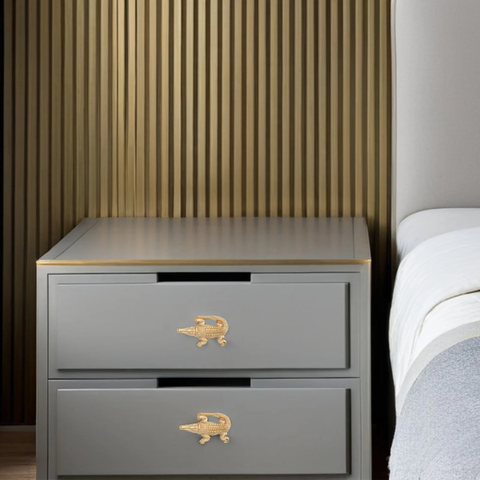 

2Pcs Vintage Brass Knobs with Alligator Theme Mini Cabinet Pulls for Dresser Drawer Hardware Decorative Animal Handle Retro Home